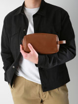 Leather Flandres Toiletry Kit Etrier Brown flandres EFLA920M-vue-porte